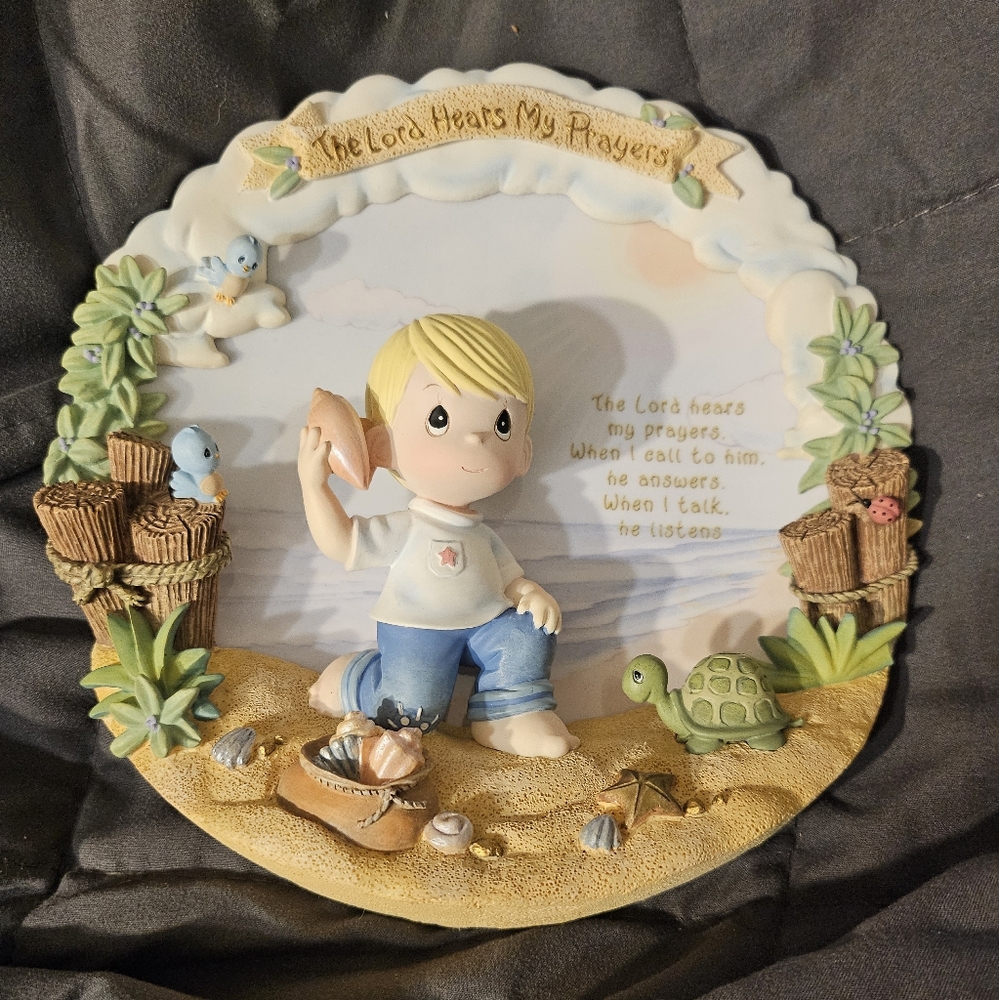Precious moments 3-d collector plate the Lord hears‎ my prayers
